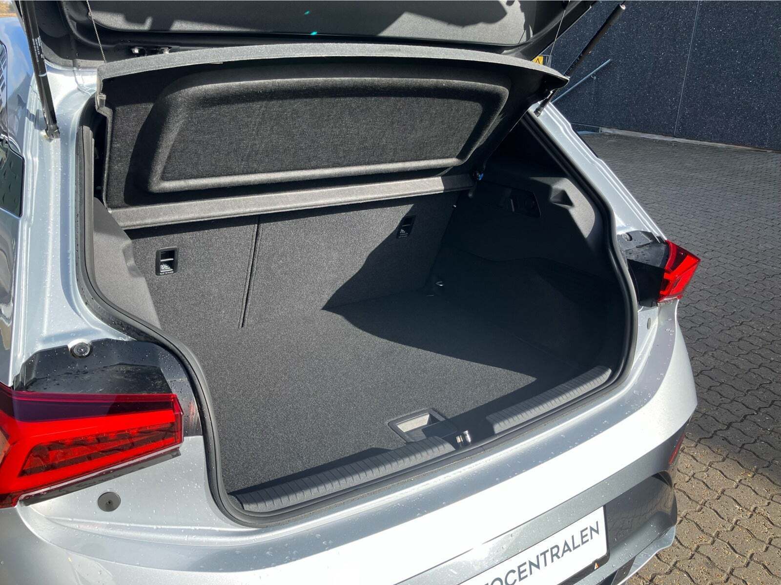 Sølv Cupra Born fra 2024