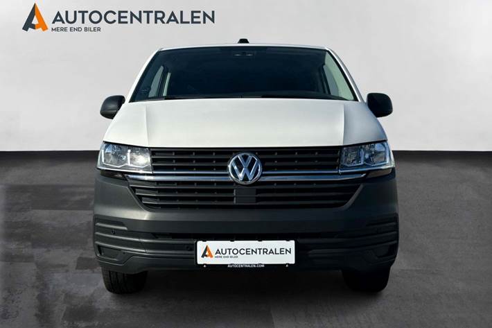 Hvid VW Transporter fra 2024