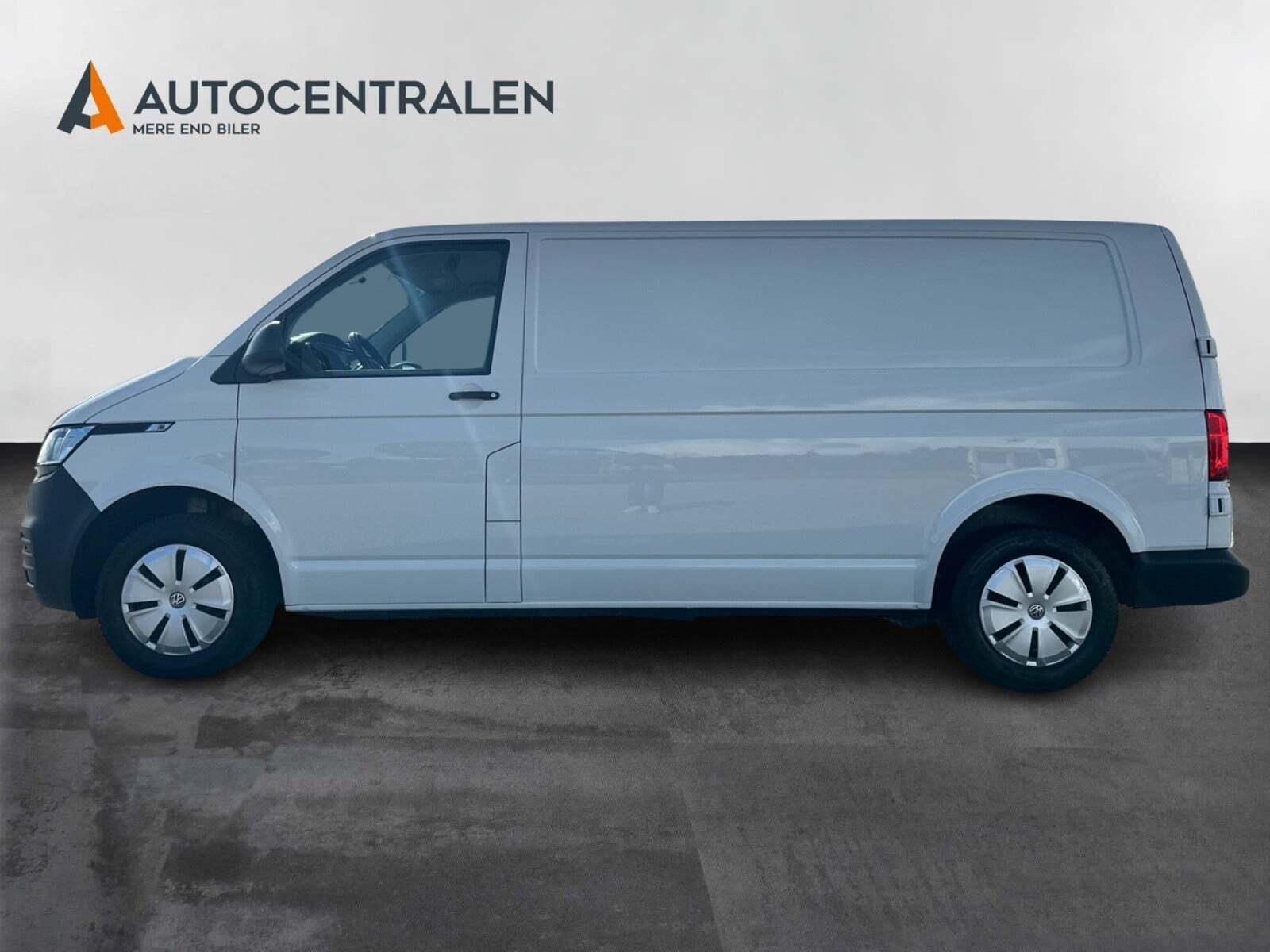 Hvid VW Transporter fra 2024