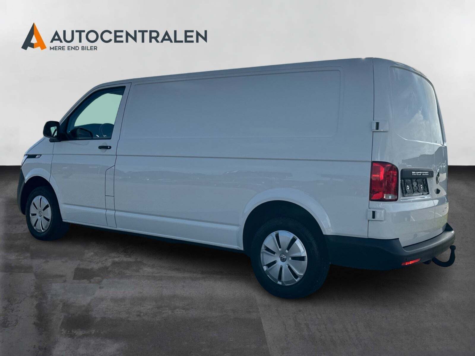 Hvid VW Transporter fra 2024