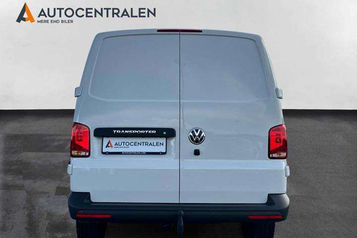 Hvid VW Transporter fra 2024