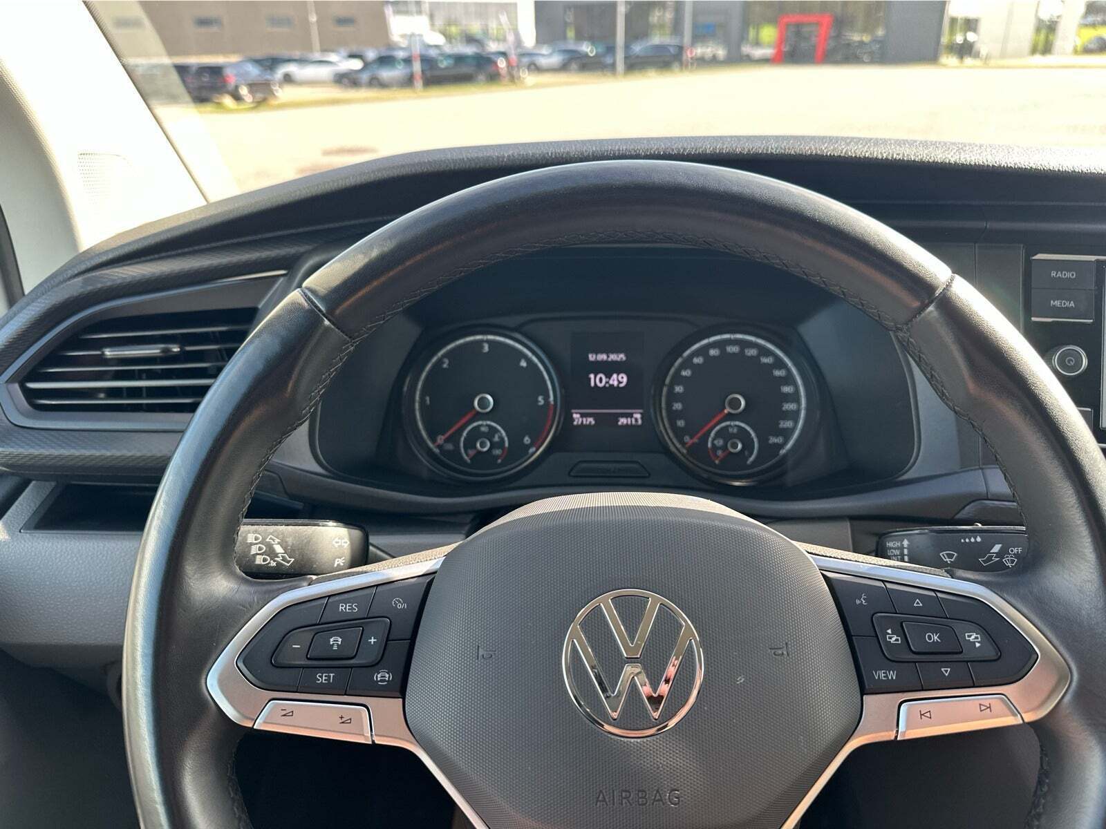 Hvid VW Transporter fra 2024