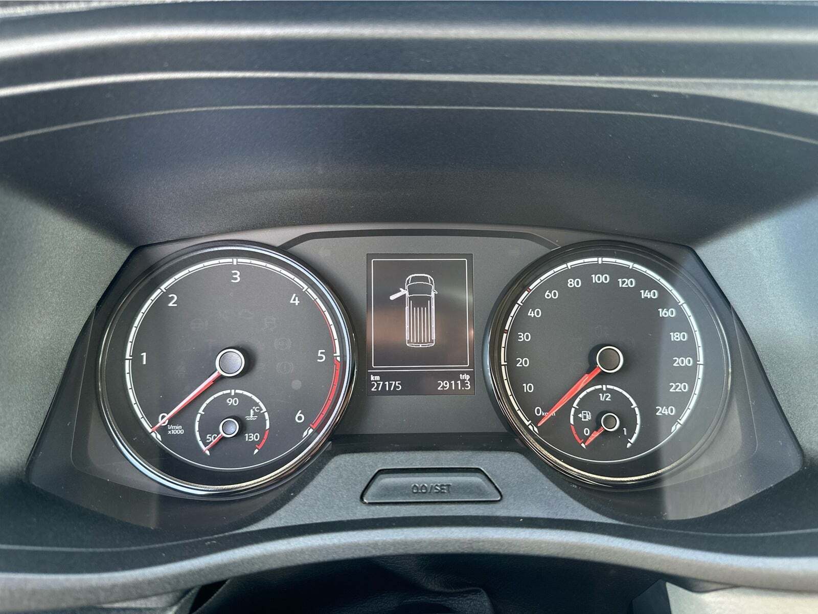 Hvid VW Transporter fra 2024