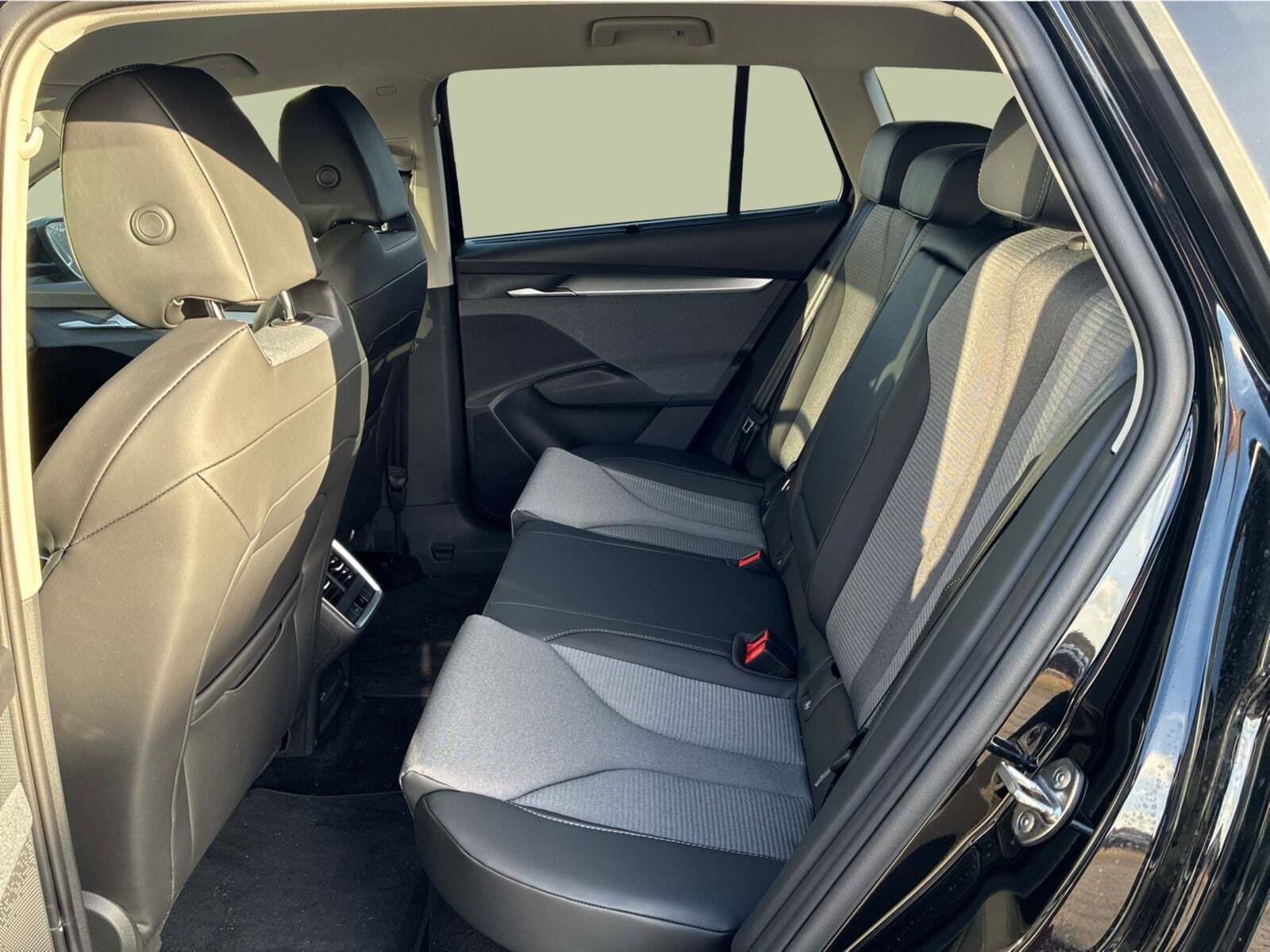 Sort Skoda Enyaq fra 2026