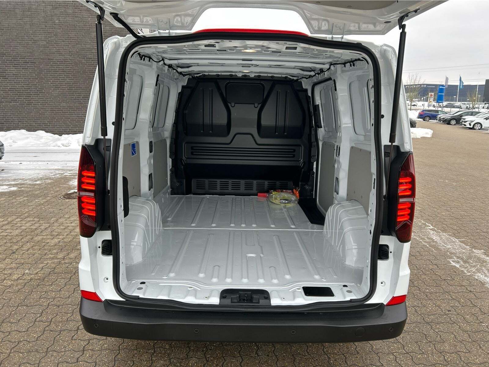 Hvid VW e-Transporter fra 2025