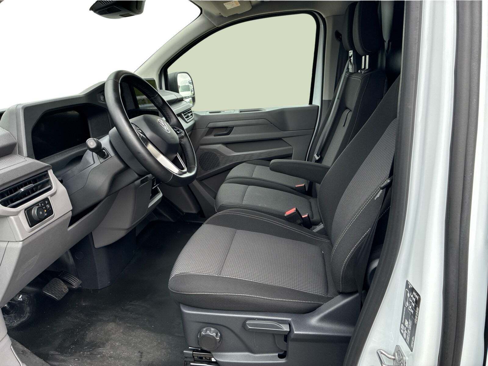 Hvid VW Transporter fra 2025