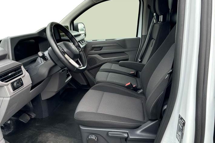 Hvid VW Transporter fra 2025