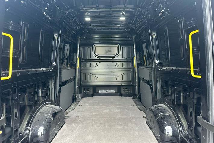 Sort VW Crafter 35 fra 2025