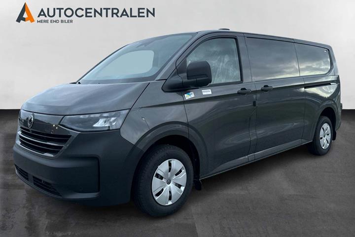 Grå VW Transporter fra 2025 set udefra