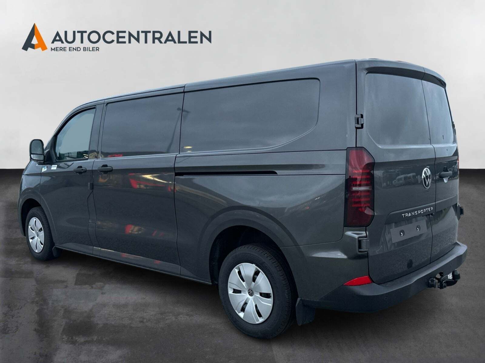 Grå VW Transporter fra 2025