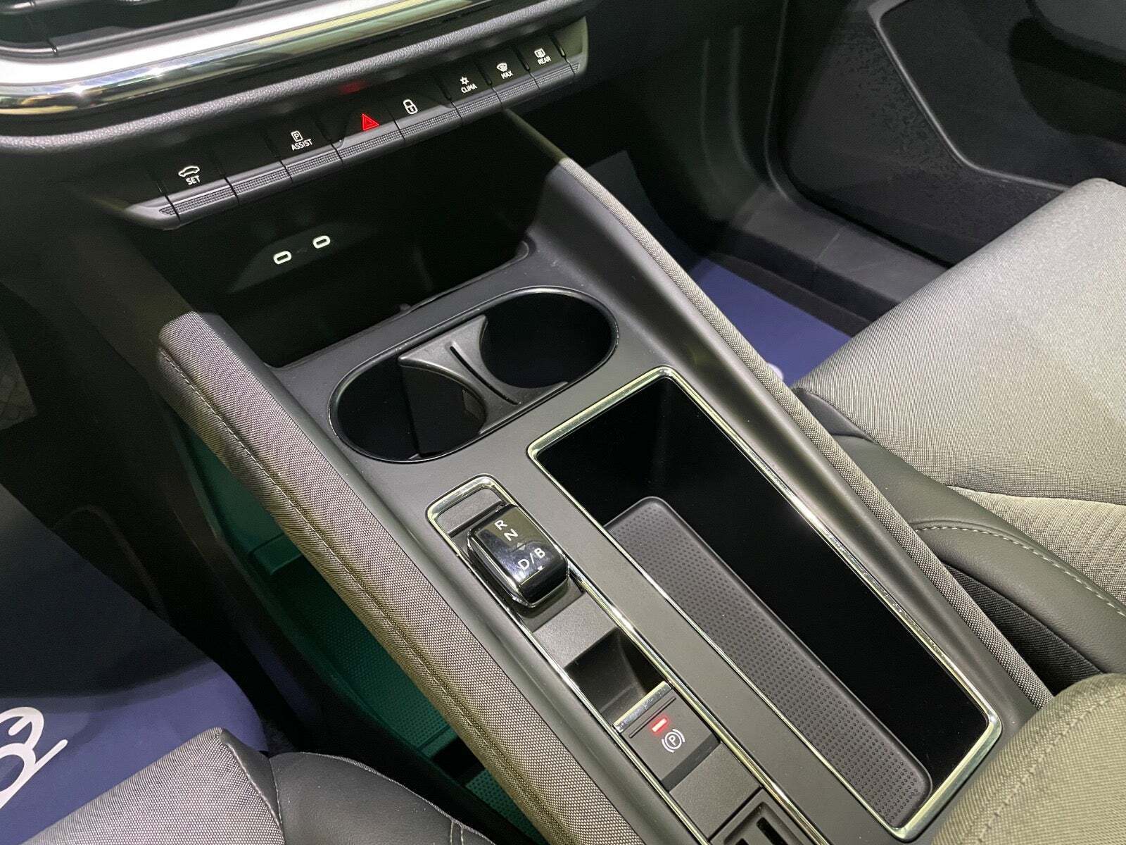 Hvid Skoda Enyaq fra 2023