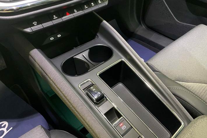 Hvid Skoda Enyaq fra 2023