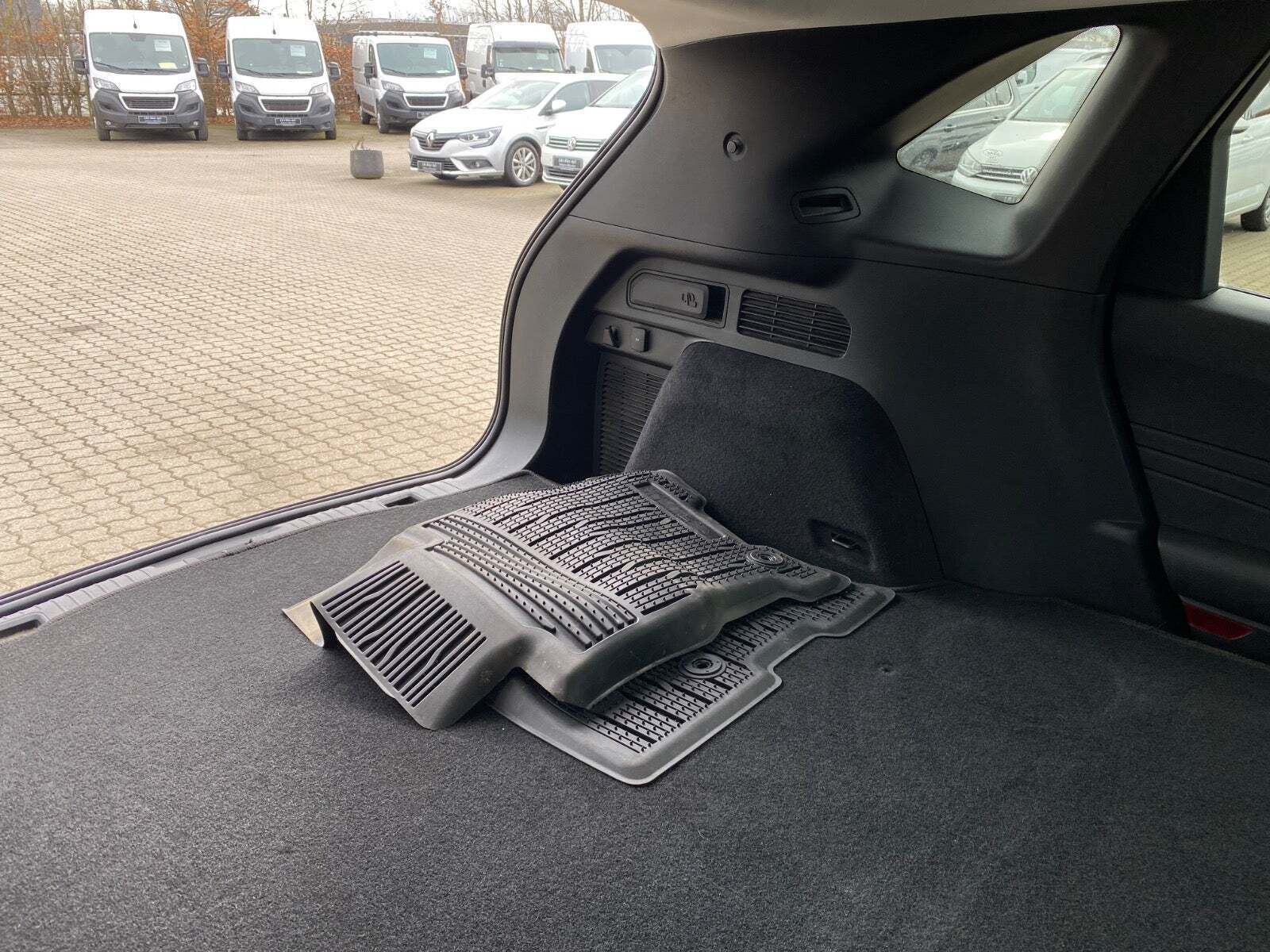 Sort Ford Kuga fra 2022