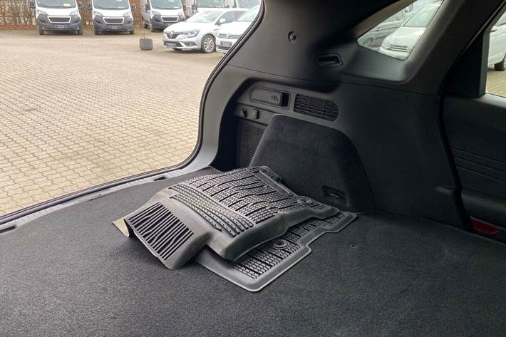 Sort Ford Kuga fra 2022