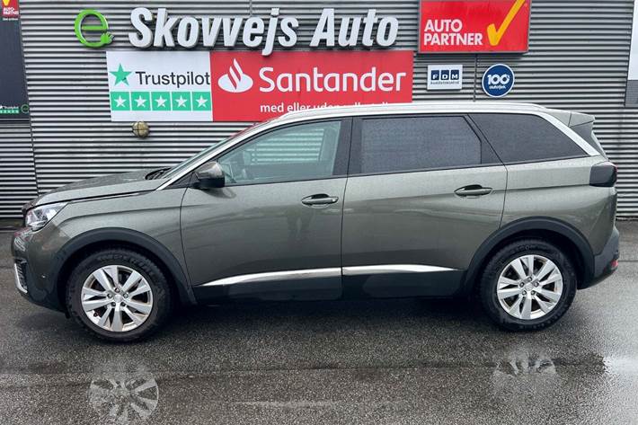 Grå Peugeot 5008 fra 2017