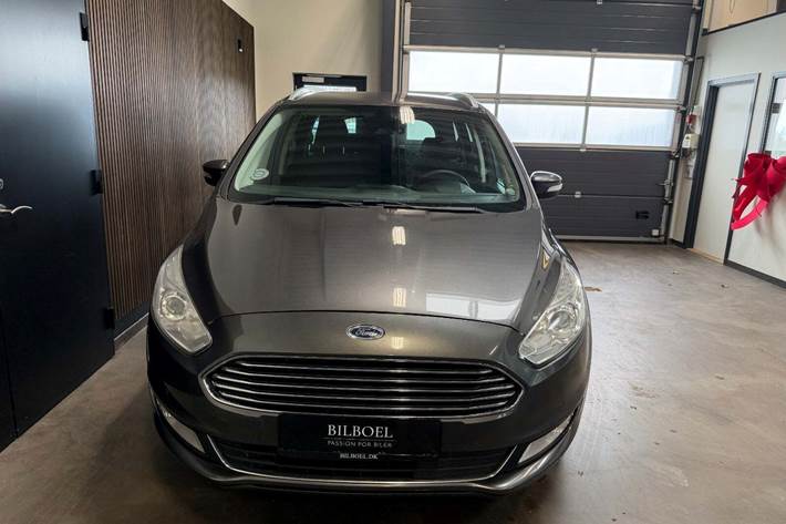 Grå Ford Galaxy fra 2017