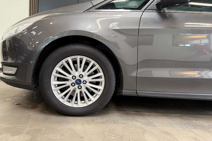 Grå Ford Galaxy fra 2017