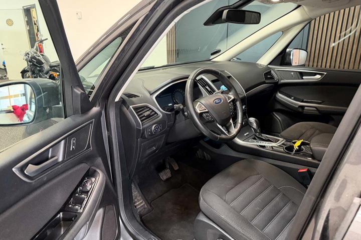 Grå Ford Galaxy fra 2017