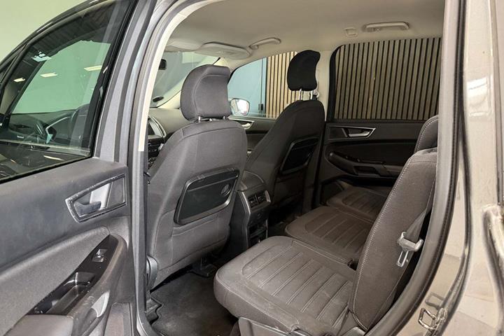 Grå Ford Galaxy fra 2017