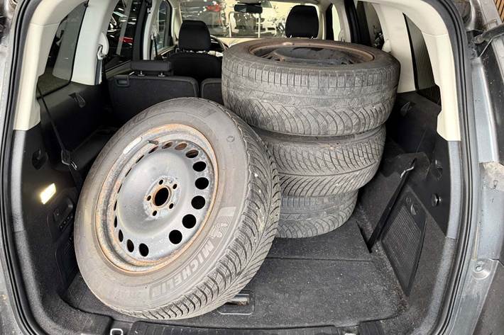 Grå Ford Galaxy fra 2017