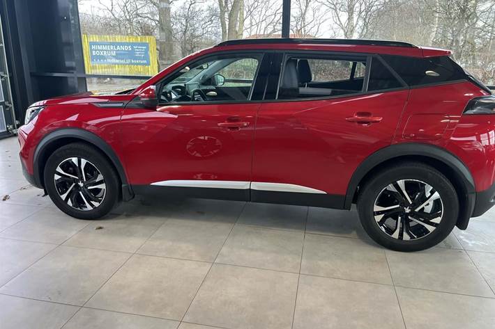 Rød Peugeot 2008 fra 2020