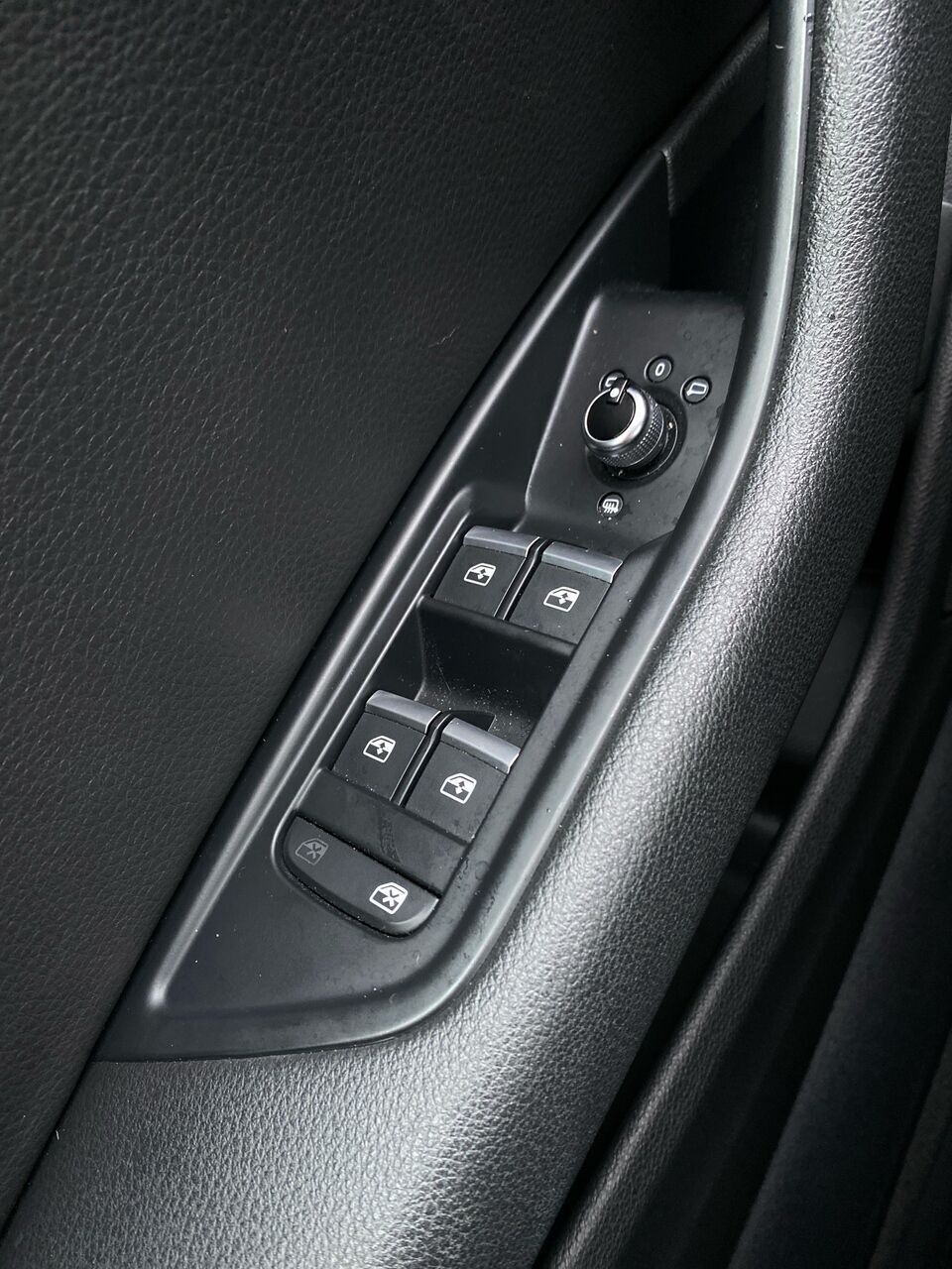 Grå Audi A4 fra 2019