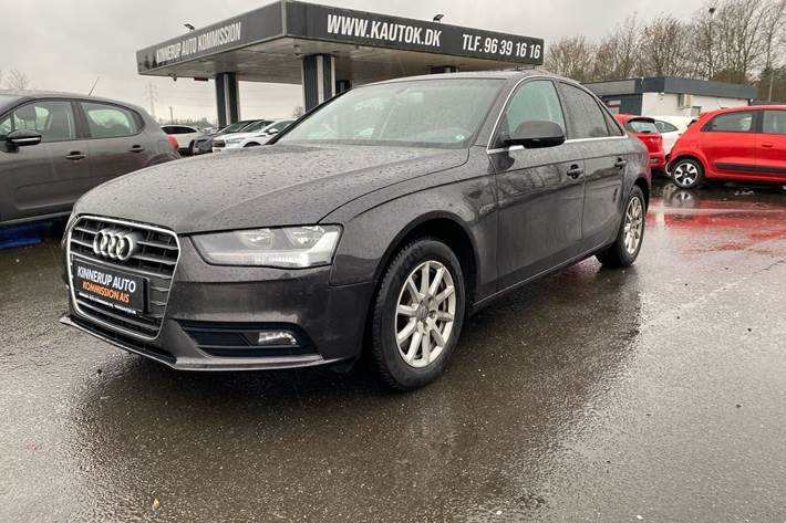 Grå Audi A4 fra 2012