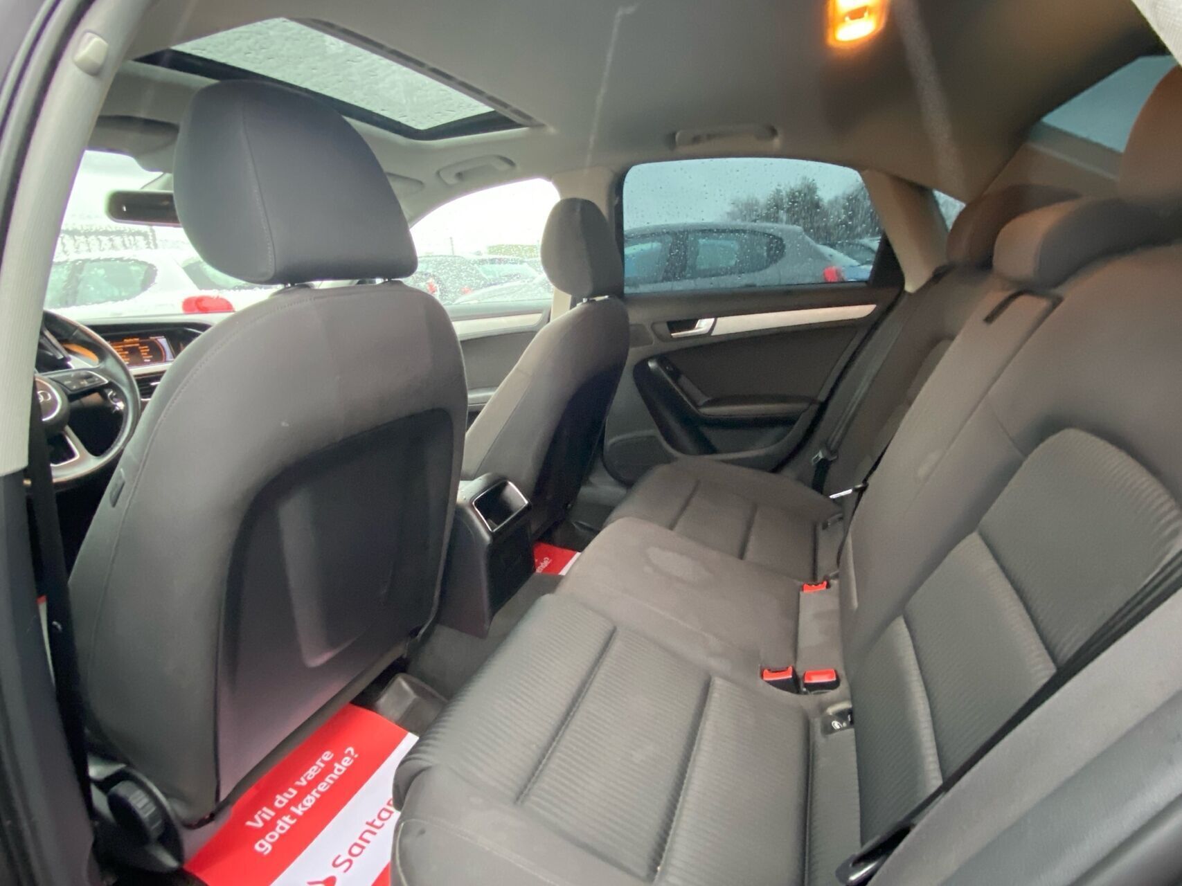 Grå Audi A4 fra 2012