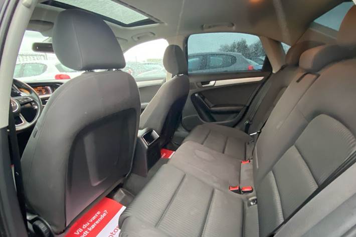 Grå Audi A4 fra 2012