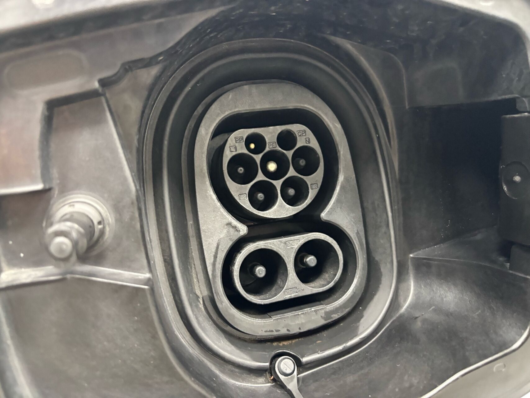 Hvid Skoda Enyaq fra 2021