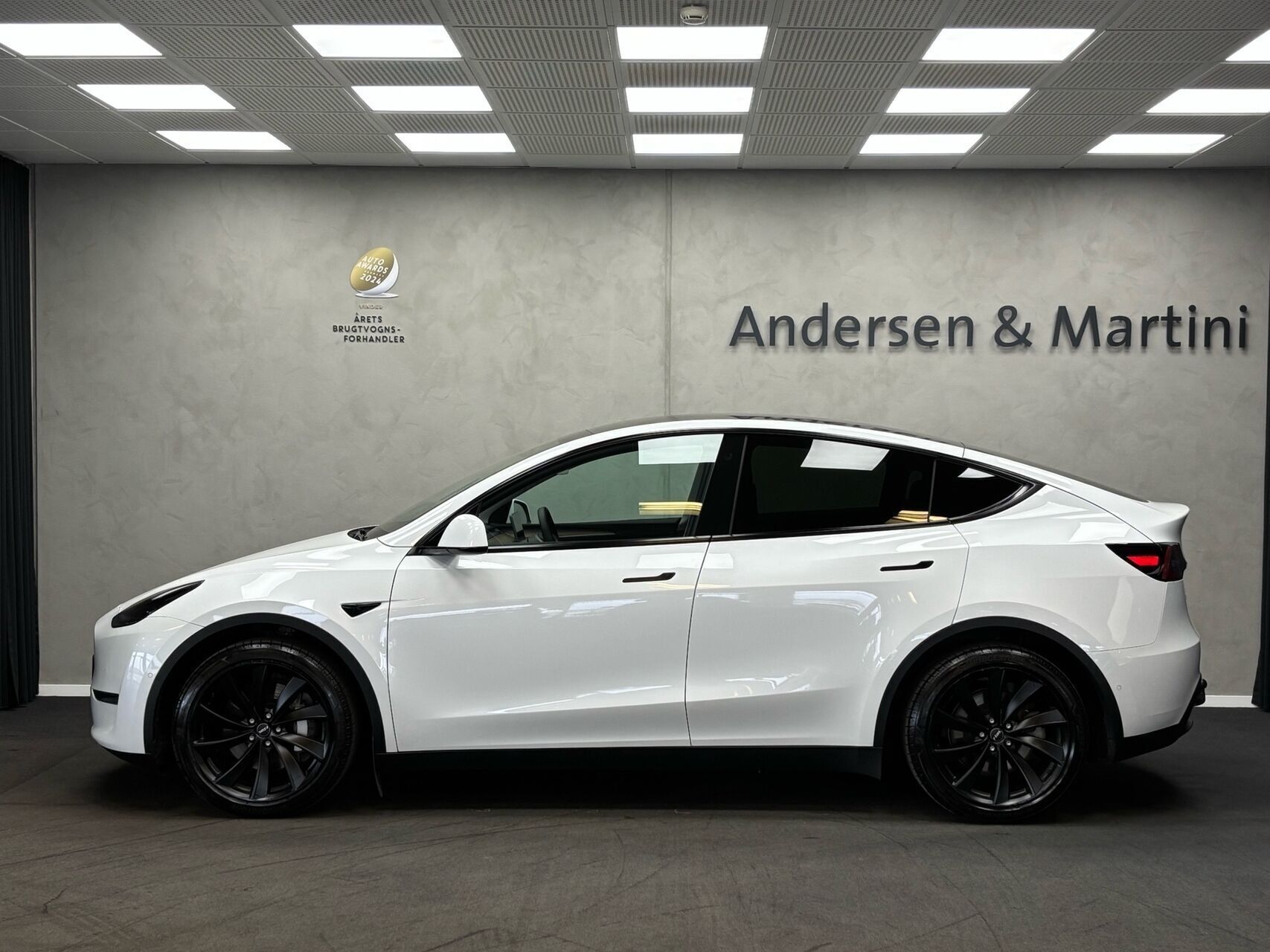 Tesla Model Y EL Long Range AWD 514HK 5d Aut.