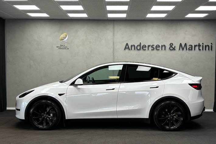 Hvid Tesla Model Y fra 2022