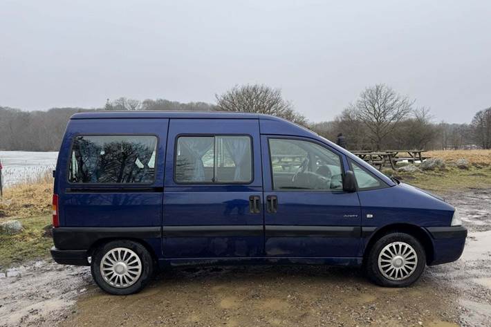 Blå Citroën Jumpy fra 2004