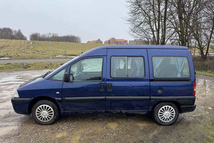 Blå Citroën Jumpy fra 2004