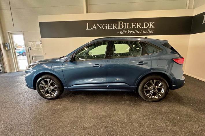Blå Ford Kuga fra 2022
