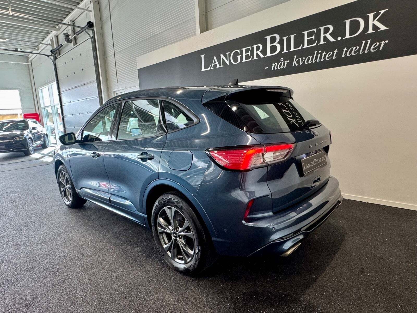 Blå Ford Kuga fra 2022