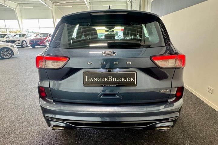 Blå Ford Kuga fra 2022