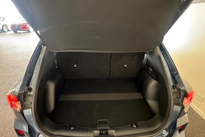 Blå Ford Kuga fra 2022