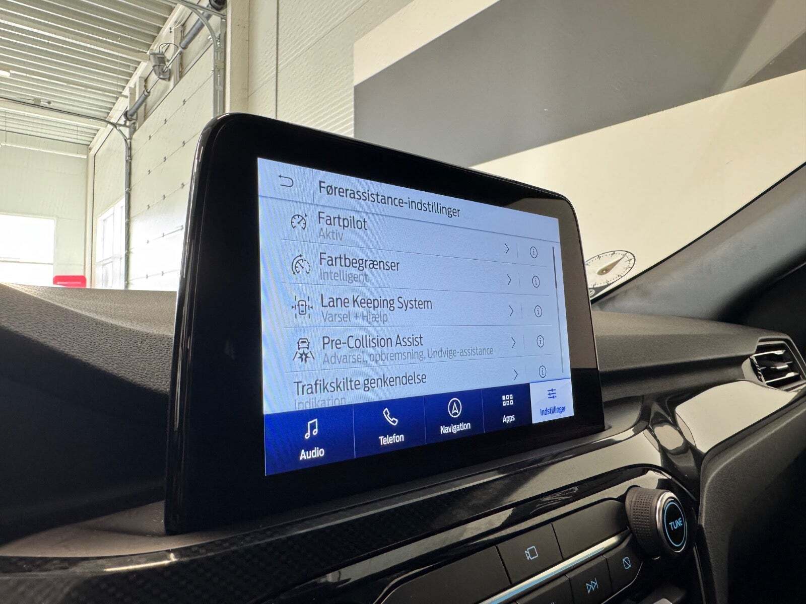 Blå Ford Kuga fra 2022