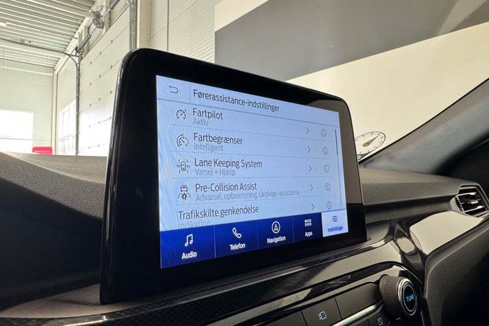 Blå Ford Kuga fra 2022