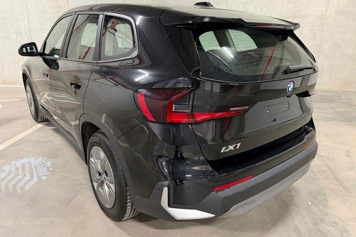 Sort BMW iX1 fra 2023