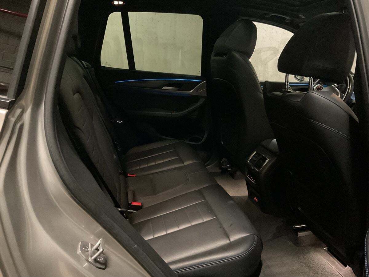 Orange BMW iX3 fra 2023