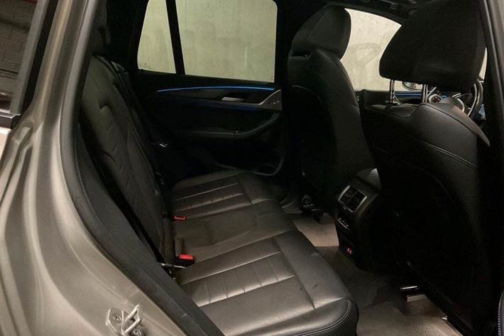 Orange BMW iX3 fra 2023