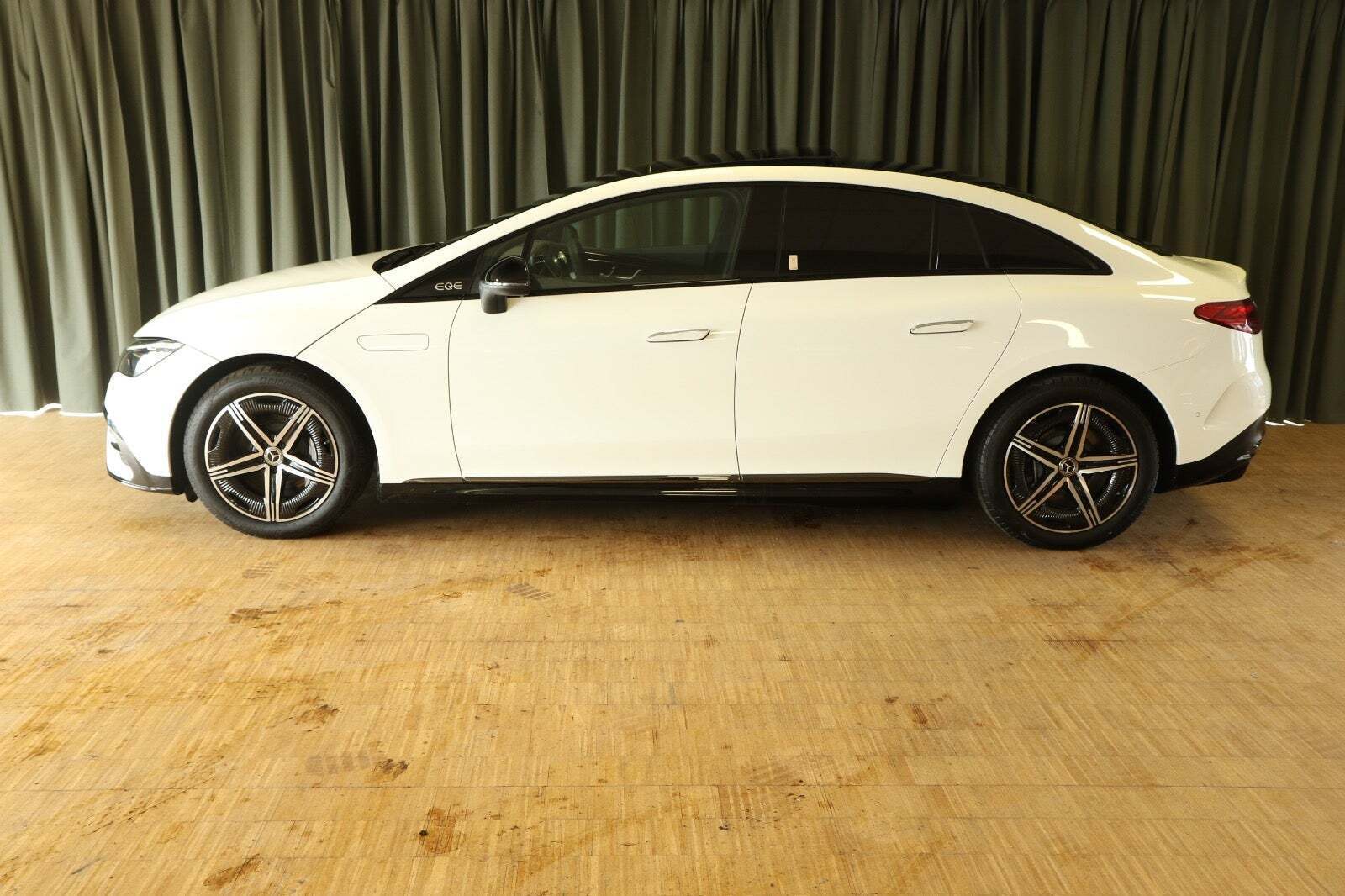 Mercedes EQE350+ AMG Line