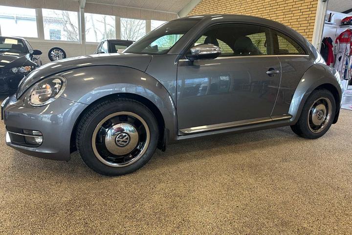 Grå VW The Beetle fra 2016 set udefra