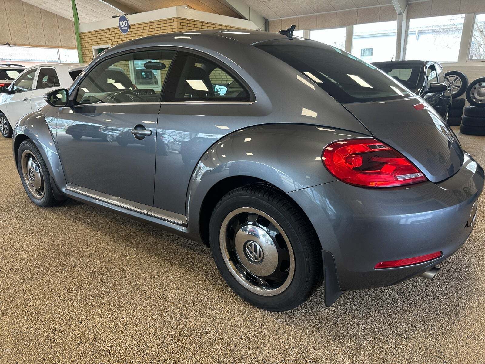 Grå VW The Beetle fra 2016