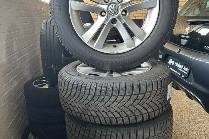 Grå VW The Beetle fra 2016