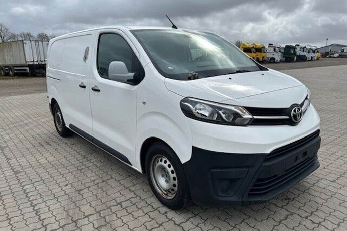 Hvid Toyota ProAce fra 2019