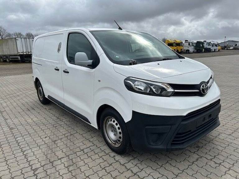 Toyota ProAce 1,6 D 115 Medium Base