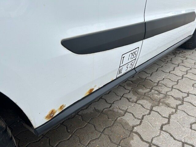 Hvid Ford Transit Courier fra 2014